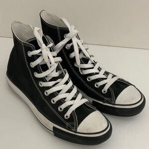 Converse All Stars HighTop Shoes Women’s 10, Men’s 8, Practically New, Blk & Wht
